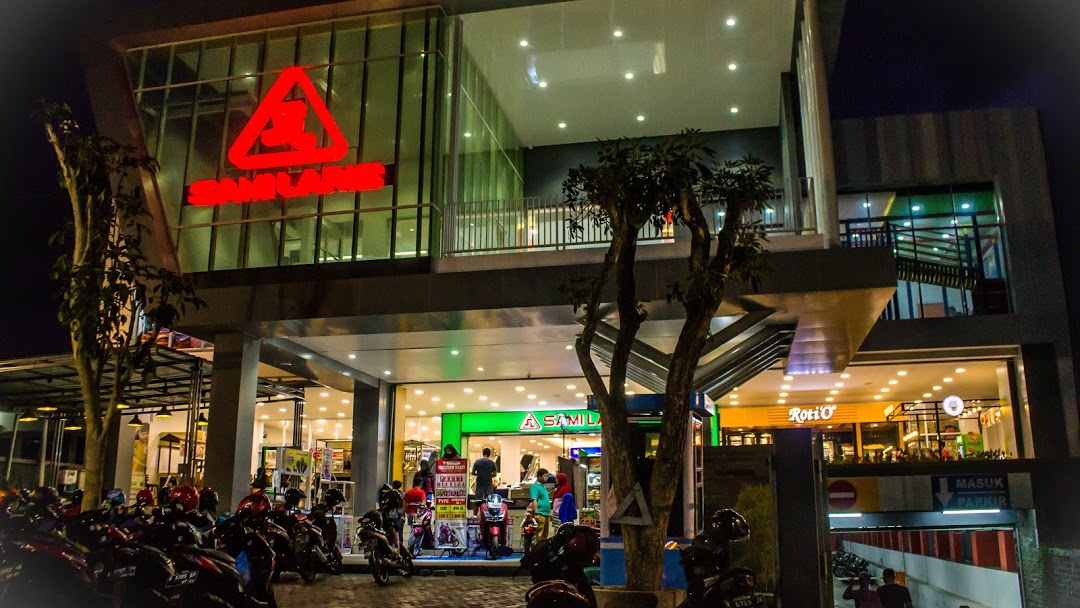 Sami Laris Swalayan: 24/7 Shopping in Cilacap's Heart